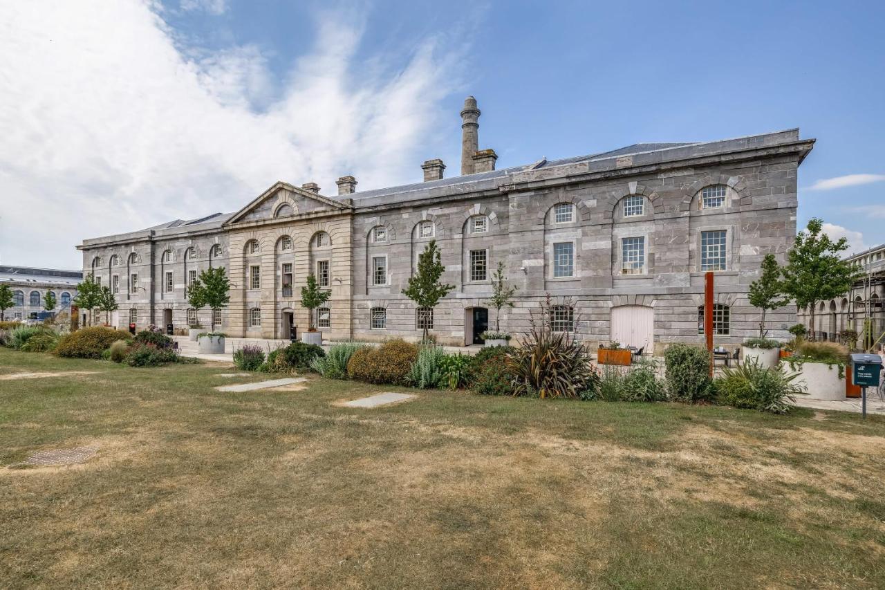 Luxury 2 Bed Apartment In Historic Royal William Yard 플리머스 외부 사진