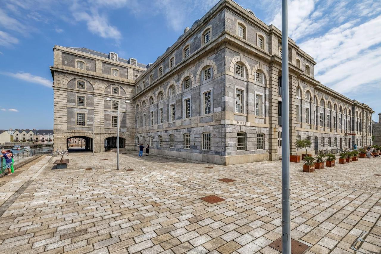 Luxury 2 Bed Apartment In Historic Royal William Yard 플리머스 외부 사진